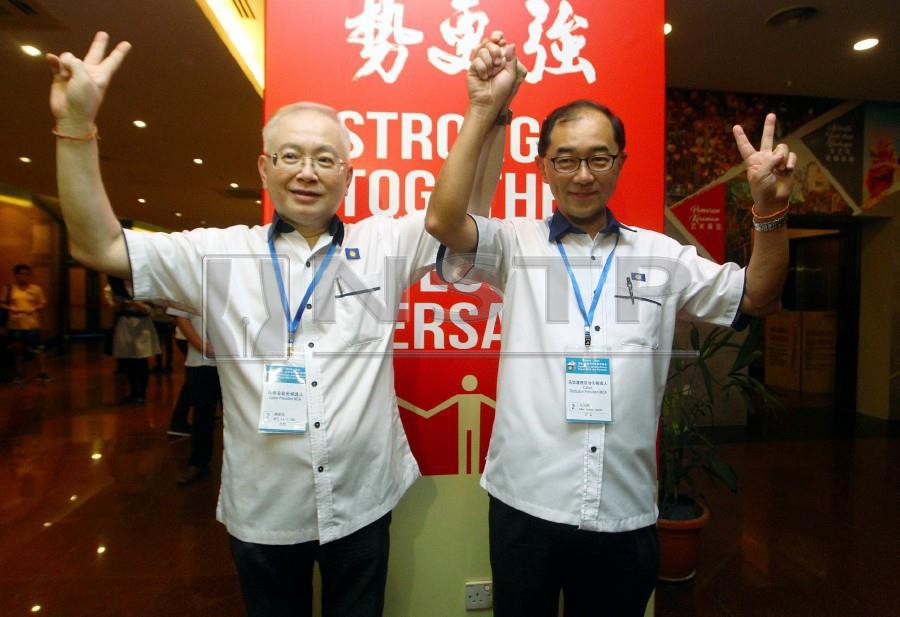 New MCA president Datuk Seri Dr Wee Ka Siong (left) with his deputy Datuk Dr Mah Hang Soon celebrate their victory during the party selection in Wisma MCA, Jalan Ampang. Pix by NSTP/Azhar Ramli