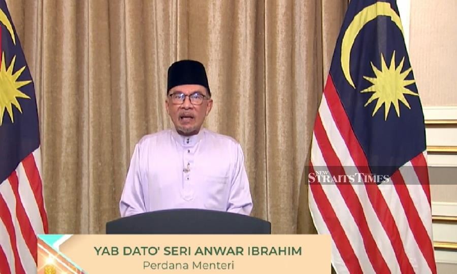Datuk Seri Anwar Ibrahim called upon Malaysians to take the opportunity during this Hari Raya, to reconcile over past mistakes, including for slips of the tongue that may have hurt others. 