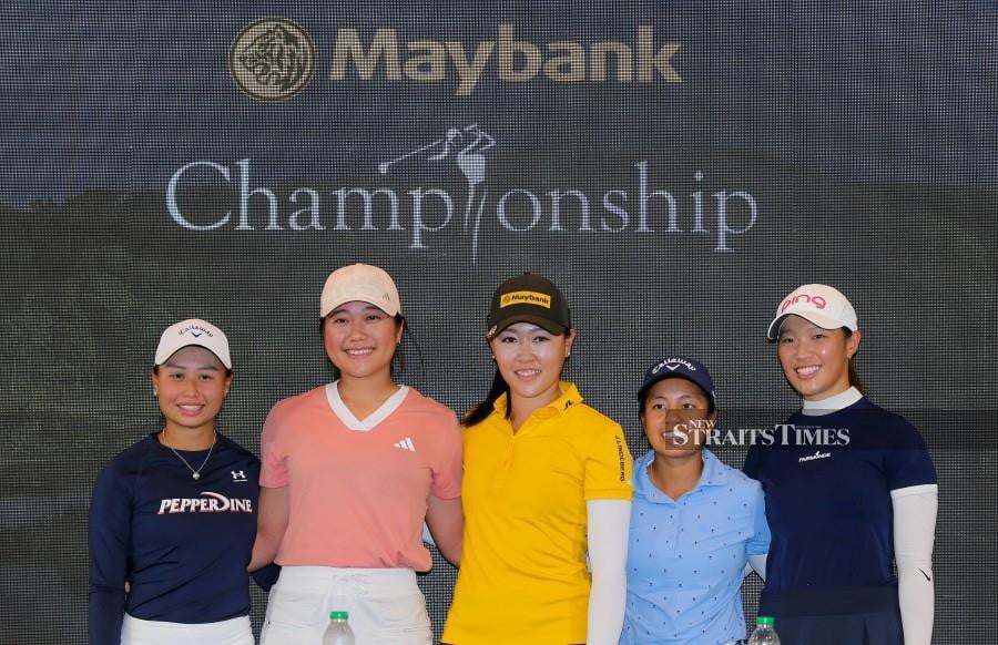 Malaysian golfers (from left) Jeneath Wong, Natasha Andrea Oon, Kelly Tan, Alya Abdul Ghany and Ashley Lau at the Maybank Championship press conference at KLGCC. -NSTP/ ASWADI ALIAS