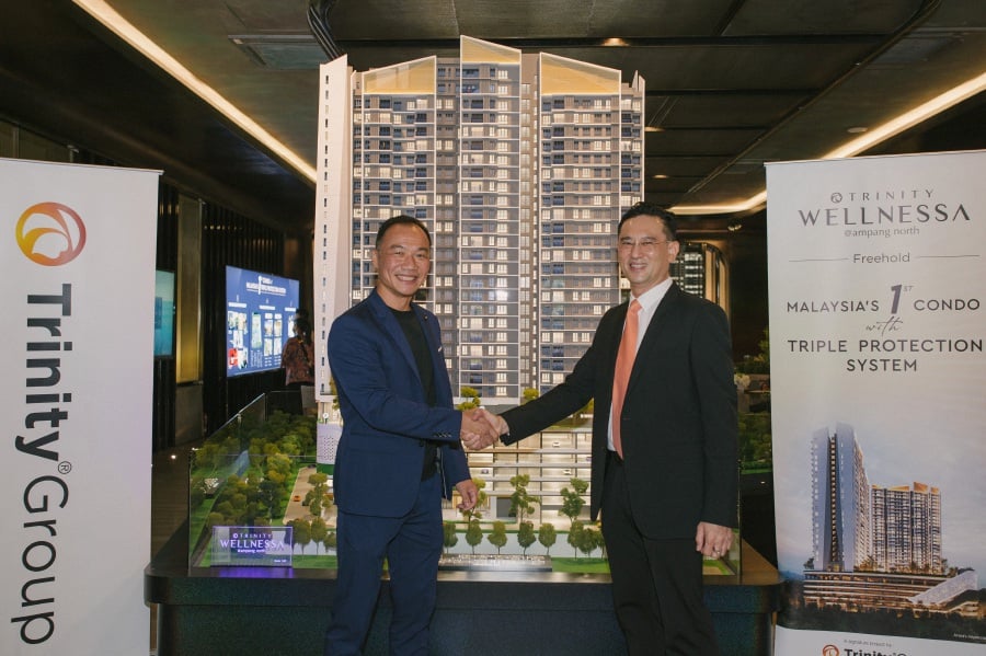 (L-R) Oxley Holdings Malaysia Sdn Bhd executive director, Lim Chee Chong Eddie and Trinity Group founder and managing director, Datuk Neoh Soo Keat at the unveiling of Phase 2 of Trinity Wellnessa.