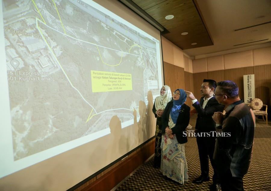 Dr Zaliha Mustafa listening to a brief by Federal Territories land and mines office deputy director Mohd Firdaus Ibaruslan (2nd-right) in Kuala Lumpur. - NSTP/HAZREEN MOHAMAD