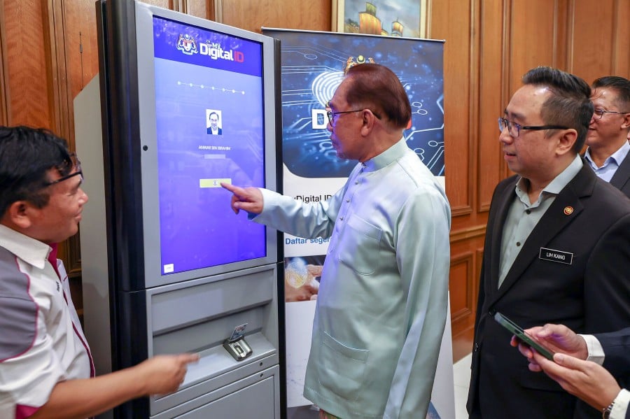 Prime Minister Datuk Seri Anwar Ibrahim registering his Digital ID, at Perdana Putra today. - BERNAMA PIC