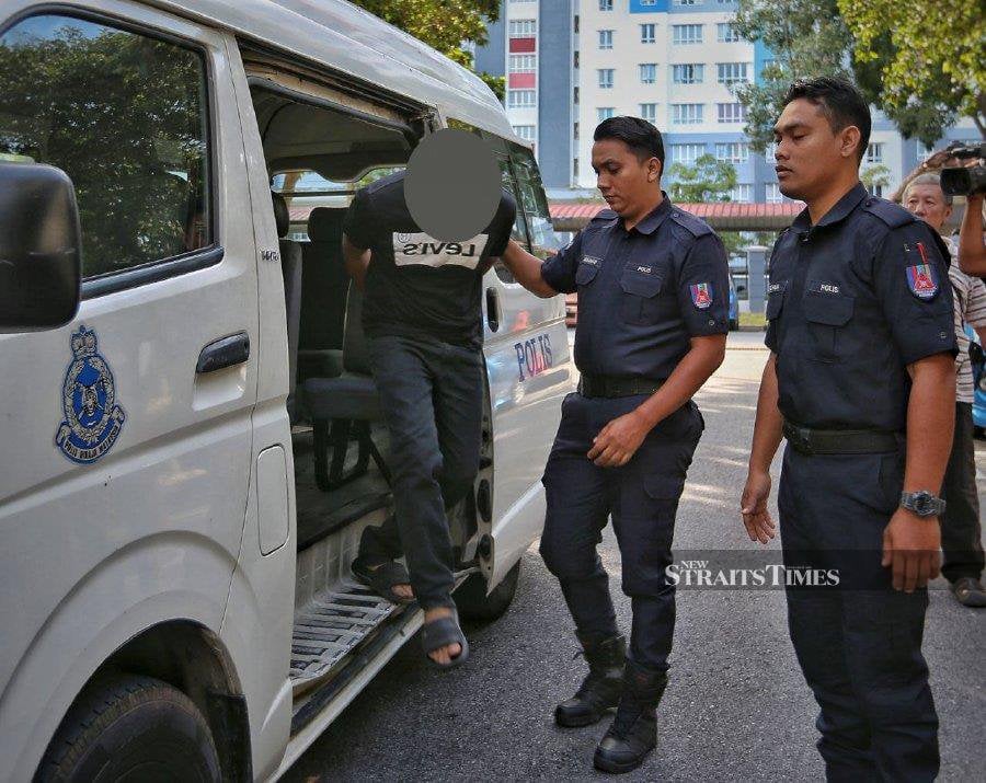 The accused (left) is seen arriving at the Seremban Sessions Court ahead of this trial. -NSTP/AZRUL EDHAM