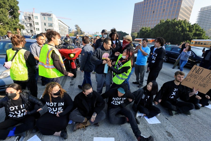 Los Angeles Freeway Blocked By Jewish Protesters Against Gaza War | New ...