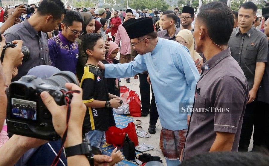 Prime Minister Datuk Seri Anwar Ibrahim spends time speaking to crowd during the Iftar Madani event in Putrajaya. - NSTP/MOHD FADLI HAMZAH