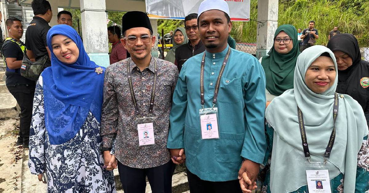 Nenggiri by-election: BN, PN candidates cross paths at polling centre ...