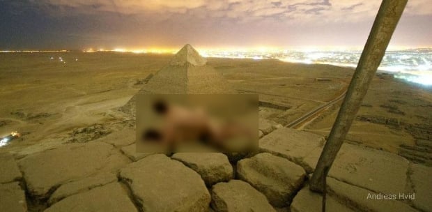 Blushing nude in El Giza