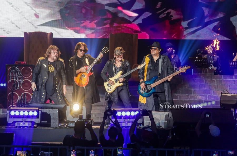 Wings proved to be ‘Emperors of Malaysian Rock’ in their two-hour rock extravaganza. (NSTP/HAZREEN MOHAMAD)