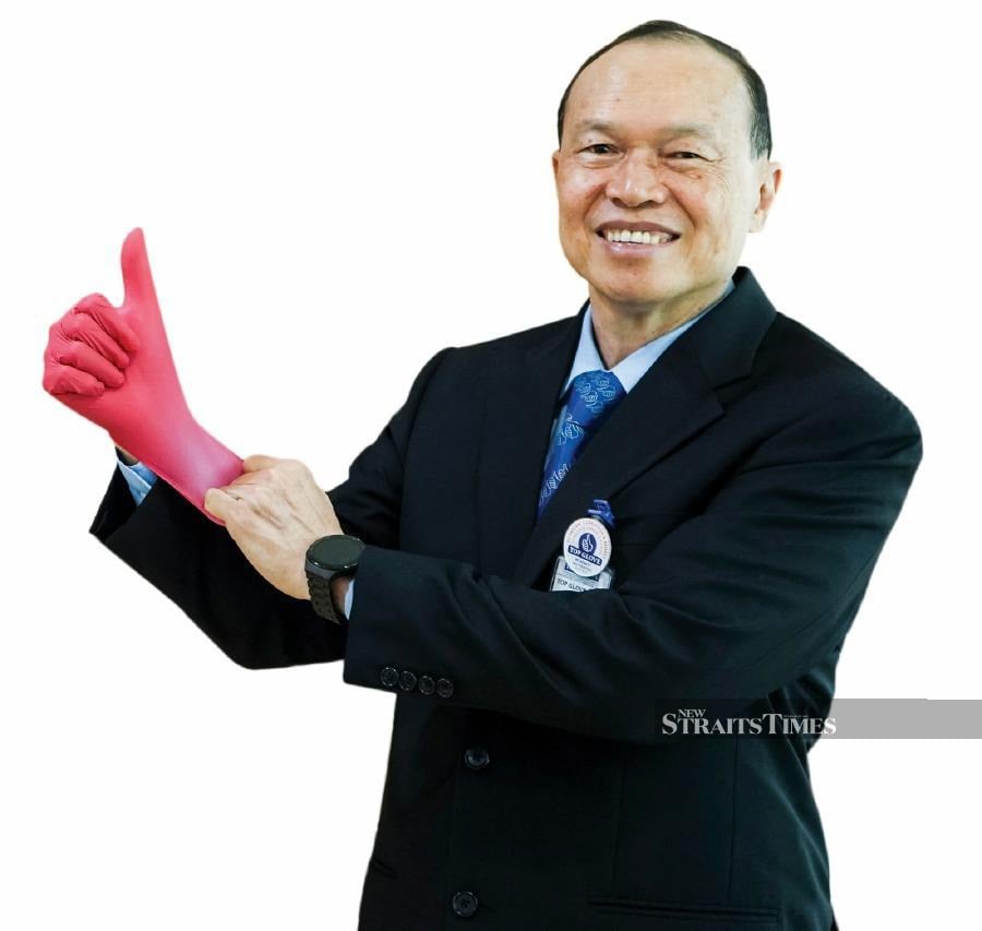 The world’s largest glove maker Top Glove Corp Bhd may be down, having seen five quarters of consecutive losses, but it is not out, as proven by its illustrious founder, Tan Sri Dr Lim Wee Chai.