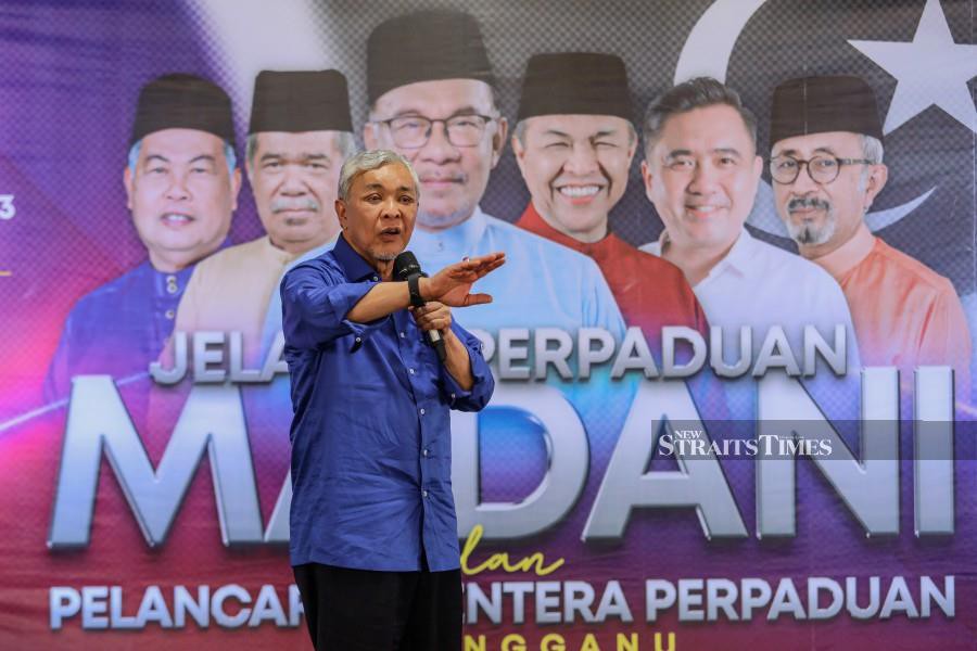 Umno President Datuk Seri Dr Ahmad Zahid Hamidi delivers his speech during the launch of the unity government machinery at SK Sultan Sulaiman 1, Kuala Terengganu. -NSTP/GHAZALI KORI