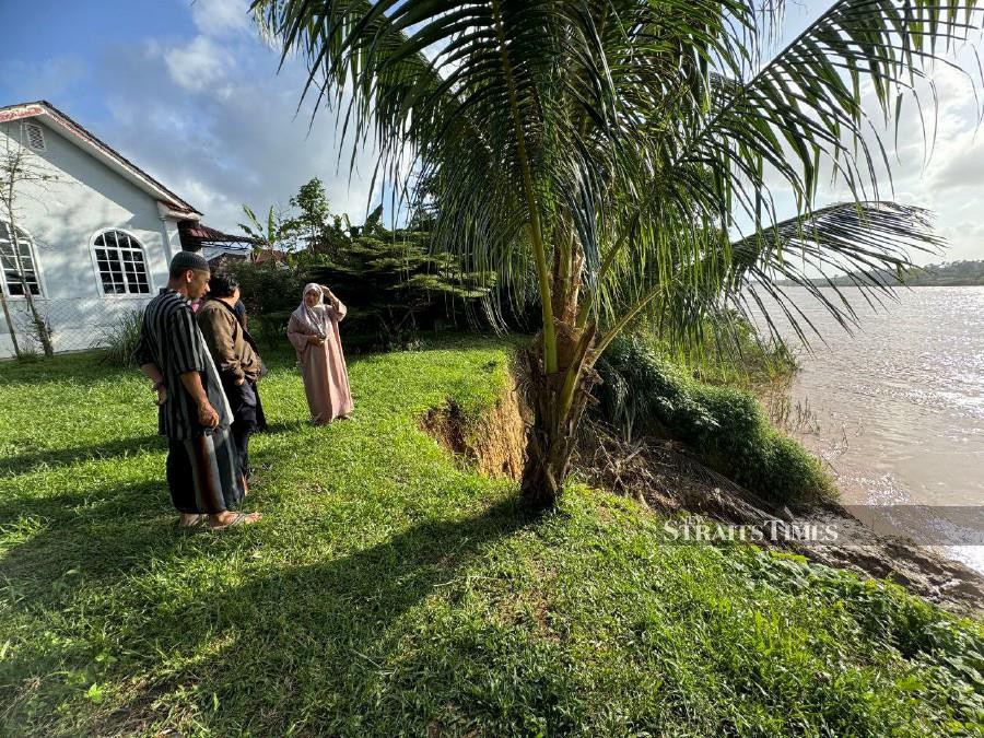A resident of Taman Haji Hadi in Kampung Gaung, showing the erosion near a house. - NSTP/SYAHERAH MUSTAFA