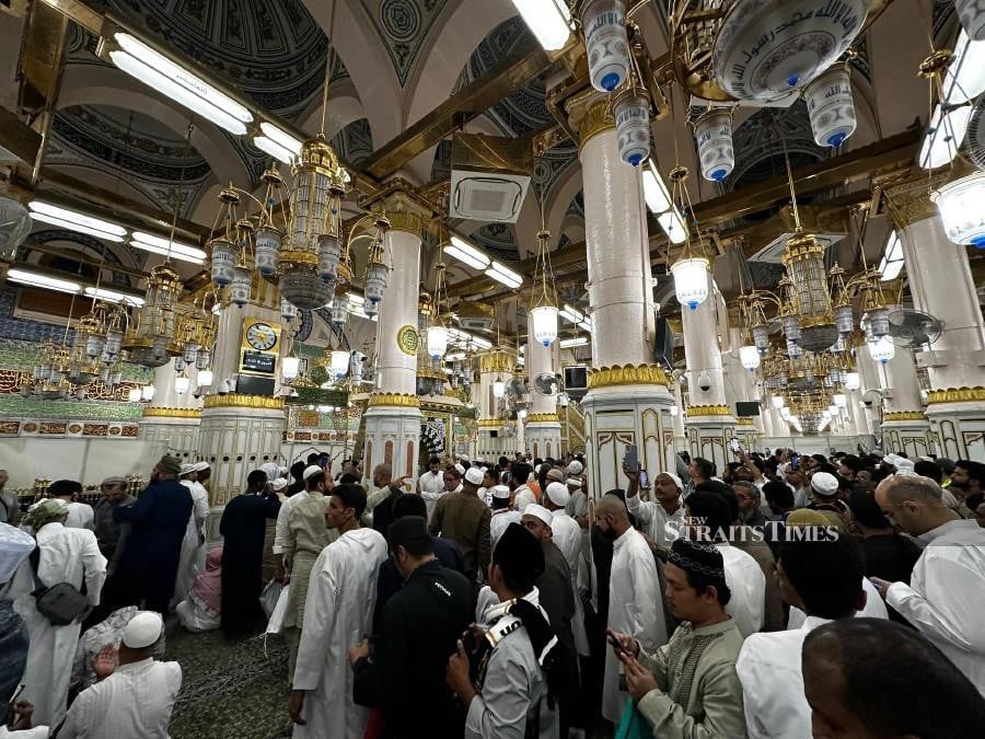 A general view of pilgrims at Nabawi Mosque on May 9. - NSTP/ Husain Jahit