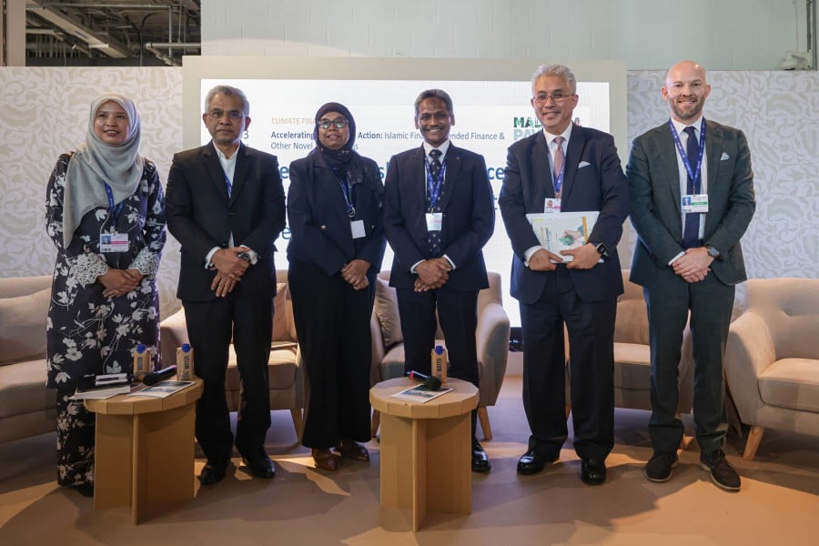  Governor of Bank Negara Malaysia Datuk Abdul Rasheed Ghaffour (third, right) in group photo with panelist of a forum on Leveraging Islamic Finance for Sustainability: Opportunities and Best Practices held at the Malaysia Pavilion during the 28th Conference of Parties (COP28) to the United Nations Framework Convention on Climate Change (UNFCC), in Dubai Expo City, United Arab Emirates (UAE). - BERNAMA PIC