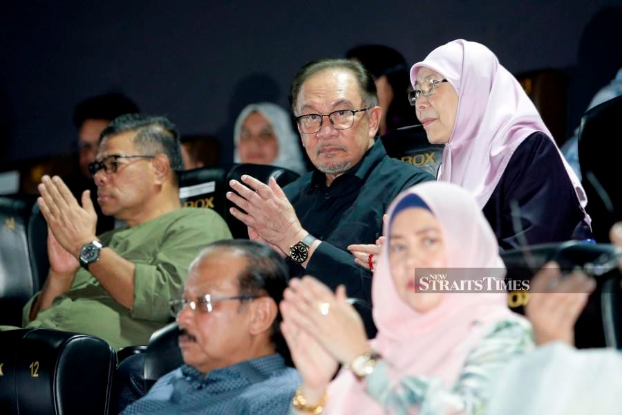 Prime Minister Datuk Seri Anwar Ibrahim and wife Datuk Seri Dr Wan Azizah Wan Ismail watch ‘Sheriff Narko Integriti’ movie during a special screening at IOI City Mall, Putrajaya.  Also present is  Home Minister Datuk Seri Saifuddin Nasution Ismail. - NSTP/AIZUDDIN SAAD