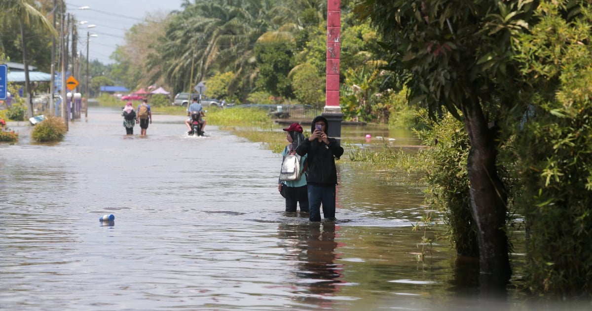 Floods: Number Of Evacuees Rises In Johor, Drops In Melaka | New ...