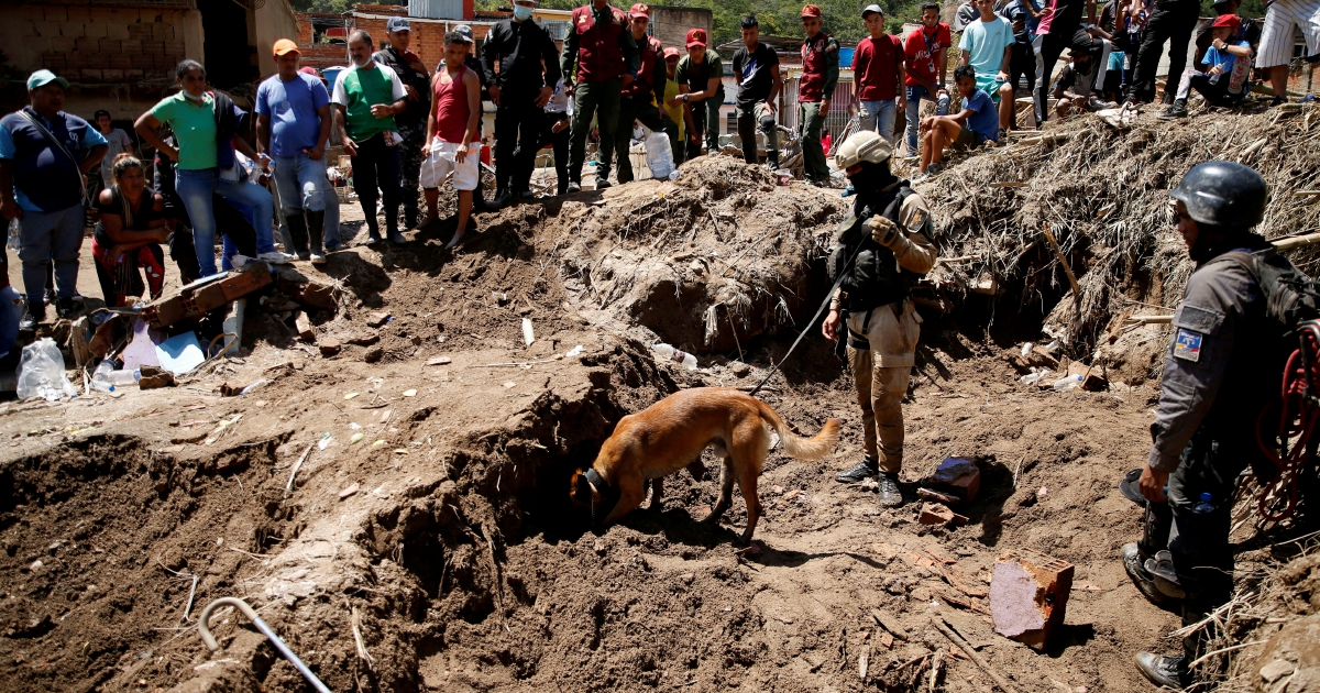 Survivors of Venezuelan mudslide bury dead, look for missing | New ...