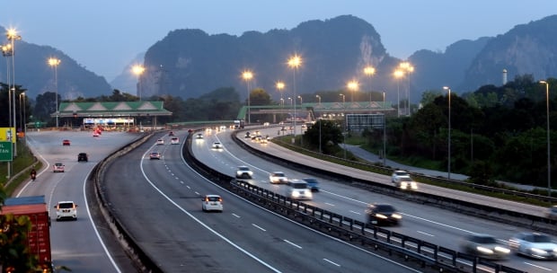 End of toll collection at KL-Seremban Expressway, Salak Expressway from ...