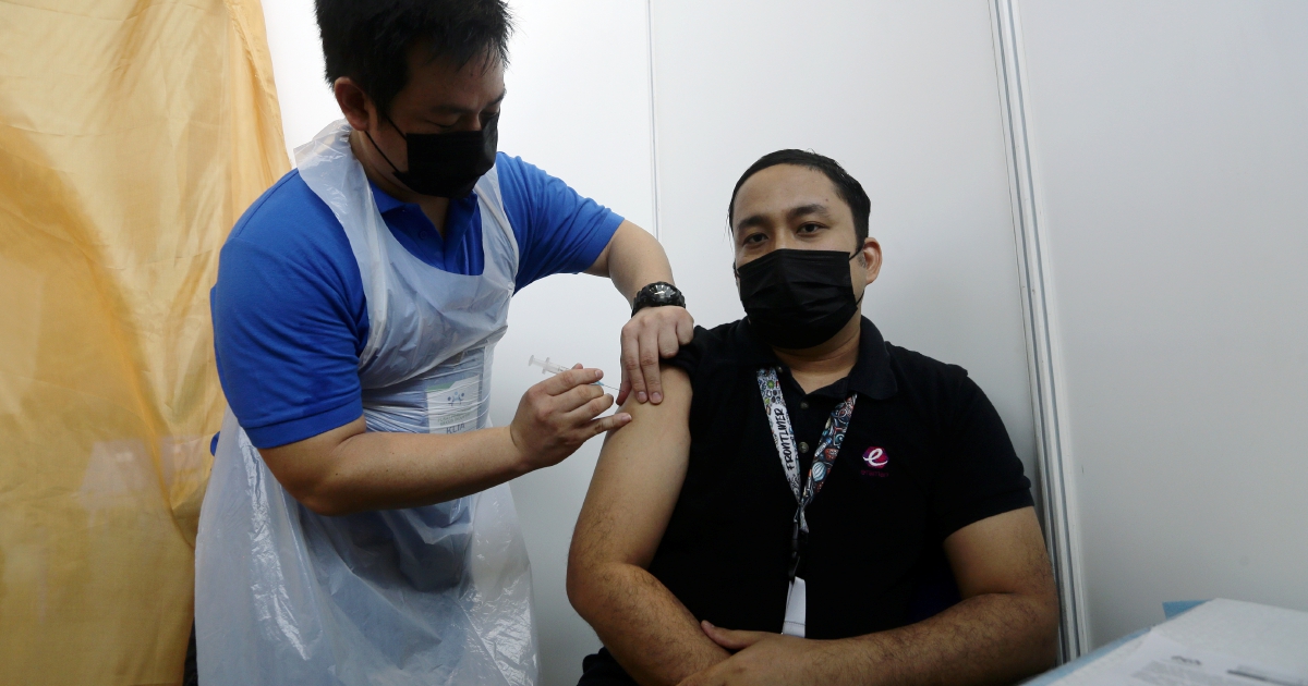 Malaysia reaches daily 300k vaccination target | New Straits Times