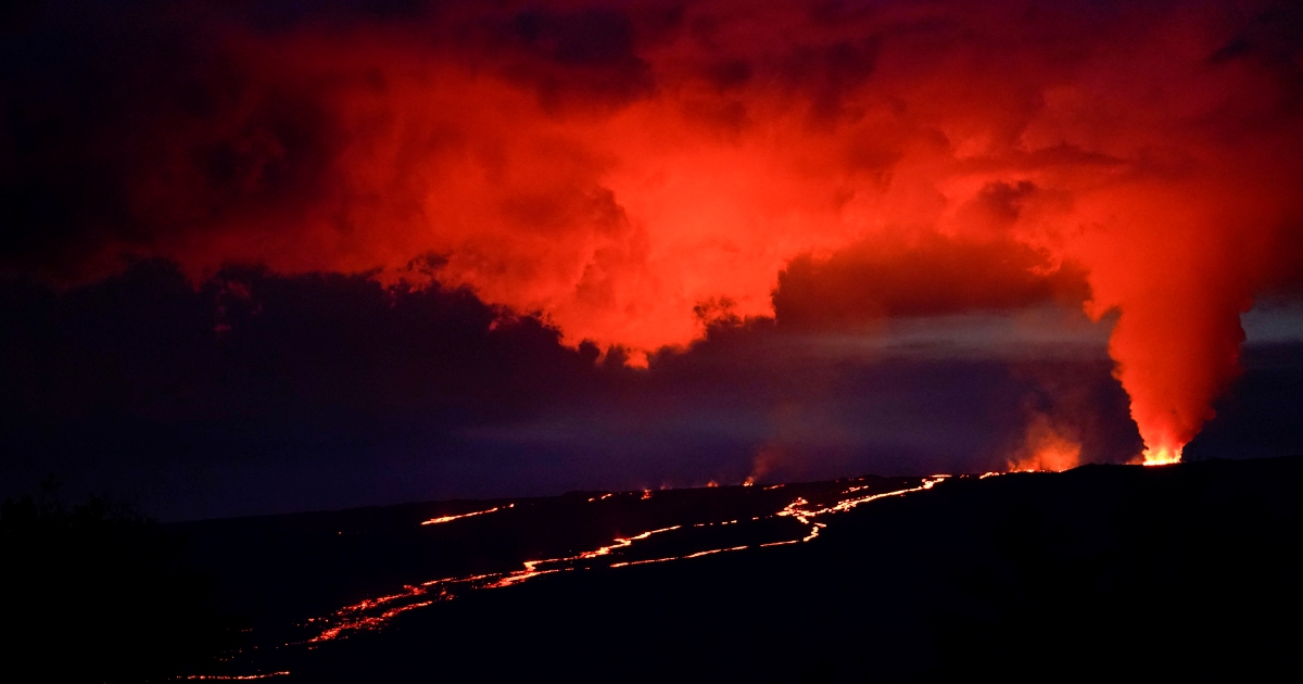 Viewers flock to watch glowing lava ooze from Hawaii volcano | New ...