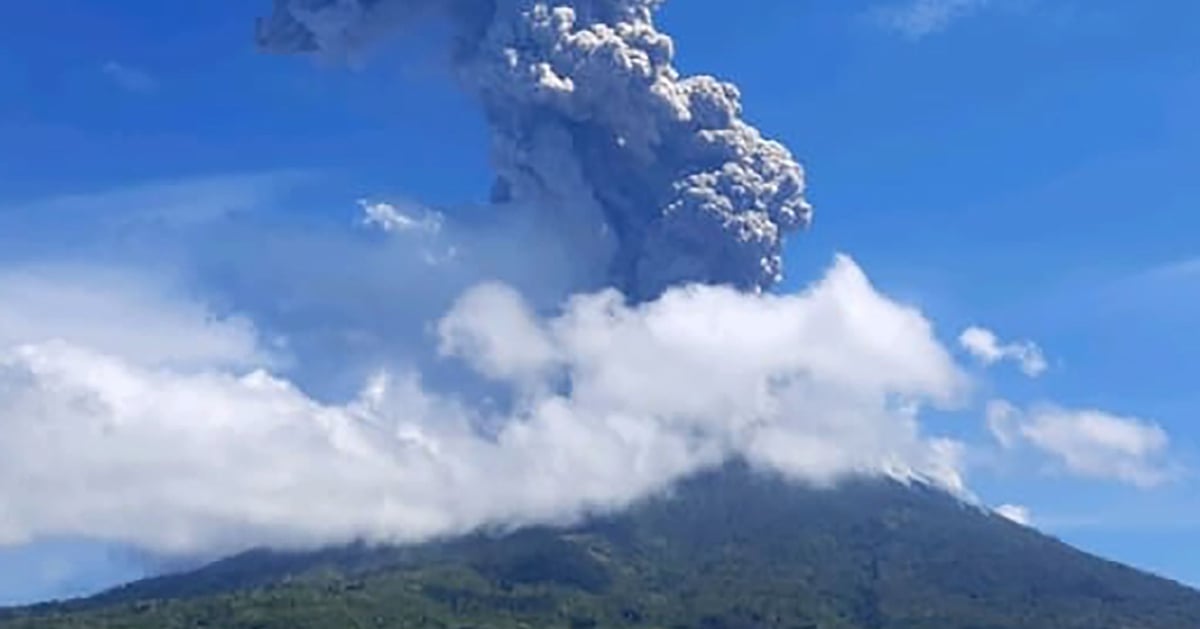 Thousands flee as Indonesia's Mount Ili bursts to life | New Straits Times