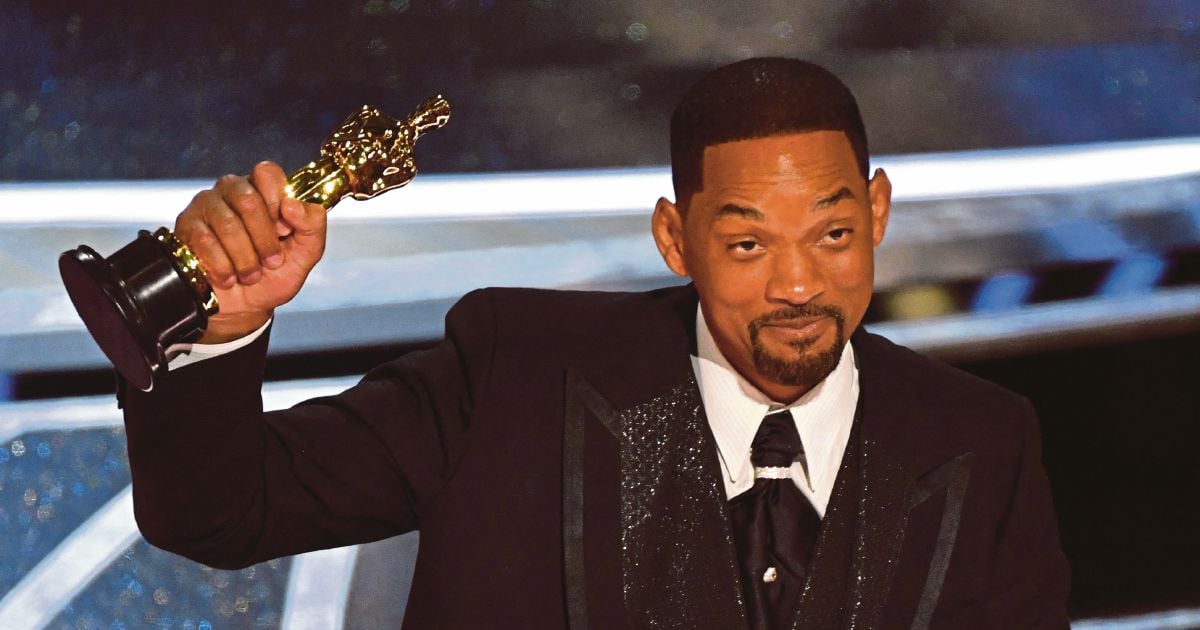 Will Smith bags first Oscar moments after slapping Chris Rock on stage ...