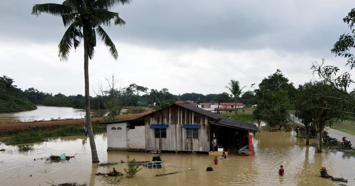 Number of flood evacuees in four states dip to 3,662 | New Straits Times