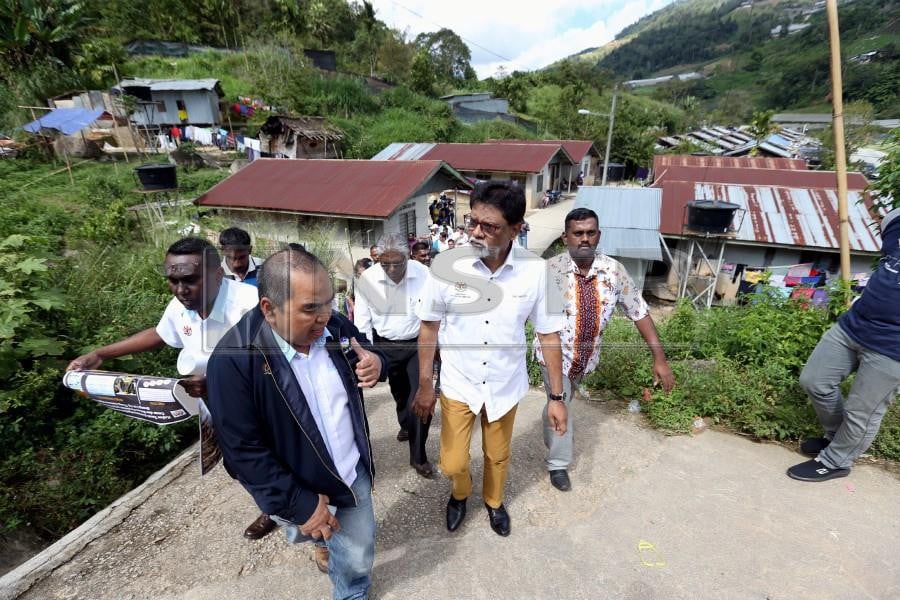 Water, Land and Natural Resources Minister Dr Xavier Jayakumar visits the Kampung Orang Asli Sungai Tiang, Lembah Bertam in Cameron Highlands. -NSTP/MUHAIZAN YAHYA 
