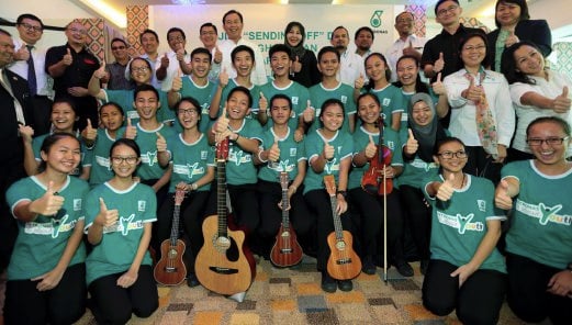 (File pic) SMK Tamparuli students emerged champions of Petronas All About Youth programme for their flood alert system. 