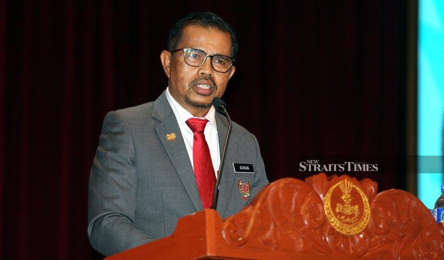 Cuepacs president Datuk Dr Adnan Mat. -NSTP FILE /L.MANIMARAN 