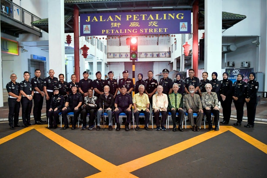 Sixty years after they took up their badge, seven retired policemen of Squad 1 1964 returned to Pulapol. -BERNAMA PIC