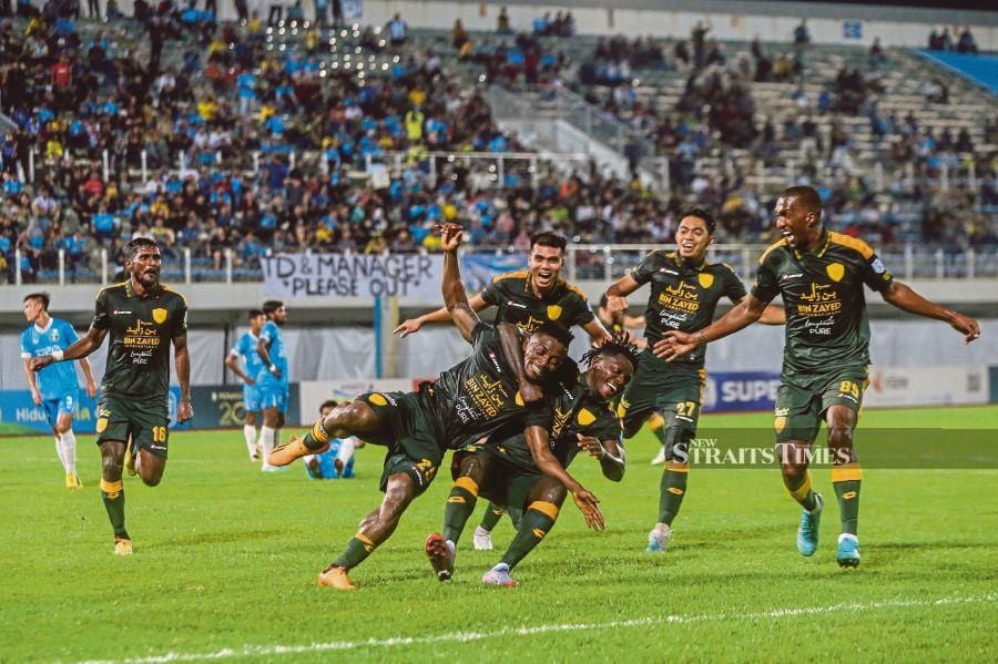 (FILE PHOTO) Kedah Darul Aman FC (KDA FC) players celebrate the winning goal during a Super League match against Penang FC. The incoming new chief executive for Kedah FC, who is yet to be announced, will walk into financial issues. -NSTP FILE/DANIAL SAAD