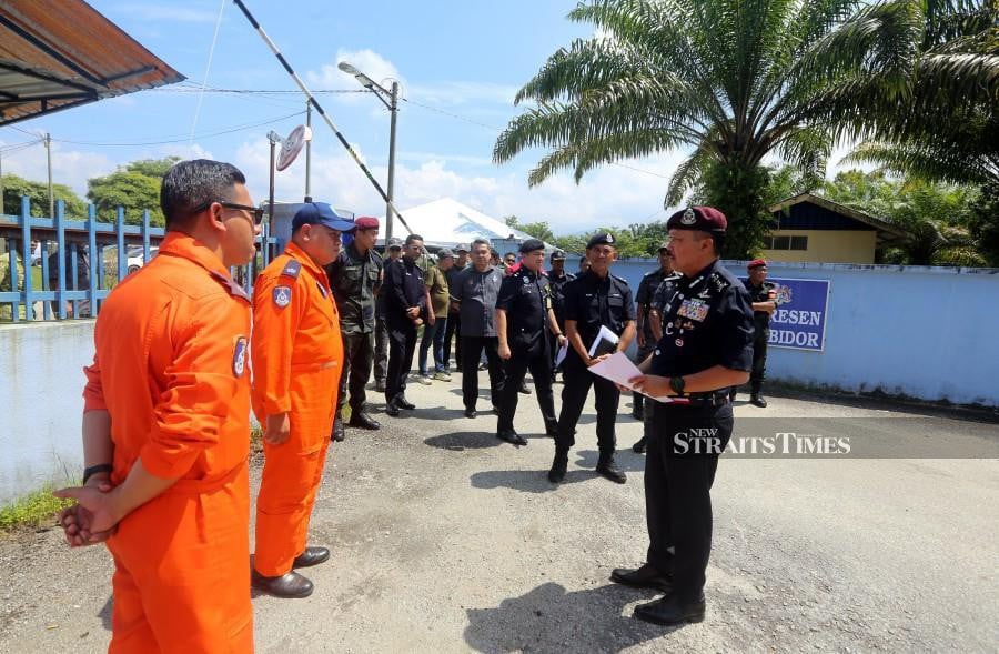 Perak police chief Datuk Seri Mohd Yusri Hassan Basri (right) said that all the illegal migrants broke through the perimeter fence and barbed wire around the depot area to escape. He also stated that the search is involving the Bukit Aman Air Operations Force's Air Wing Unit. -NSTP/L.MANIMARAN