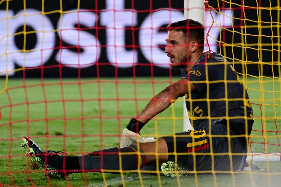 (FILE PHOTO) Lecce's Italian goalkeeper Wladimiro Falcone. -AFP/Vincenzo PINTO
