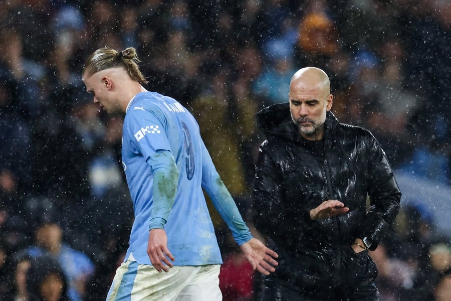 Manchester City's Spanish manager Pep Guardiola (right) reacts as Manchester City's Norwegian striker #09 Erling Haaland. -AFP/Darren Staples