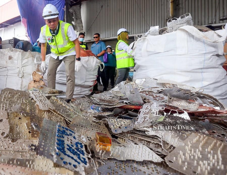 The Natural Resources and Environmental Sustainability Ministry raided two illegal factories processing e-waste and plastics. Its minister, Nik Nazmi Nik Ahmad, who led Op Patuh, said they seized 1,500 metric tonnes of e-waste, 100 metric tonnes of used jumbo bags and 100 metric tonnes of recycled materials. -NSTP/WAN NABIL NASIR 
