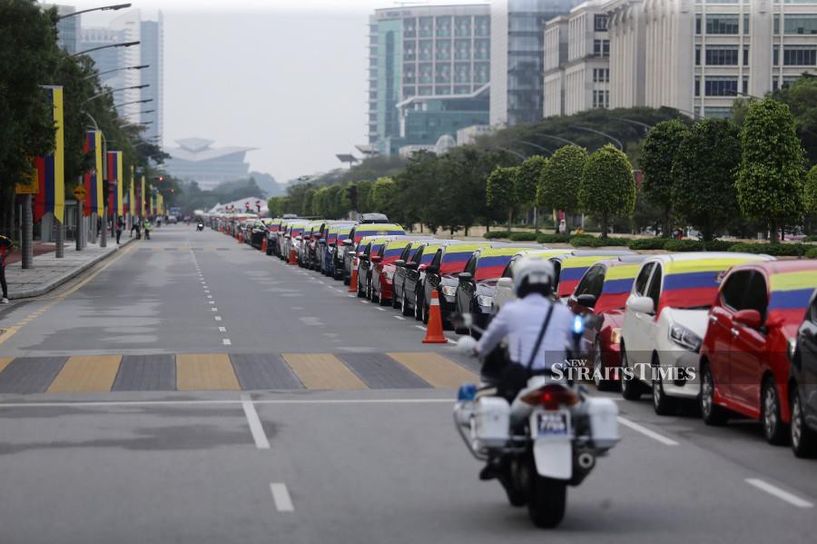 Longest line of vehicles with 'state flag' enters record book | New ...