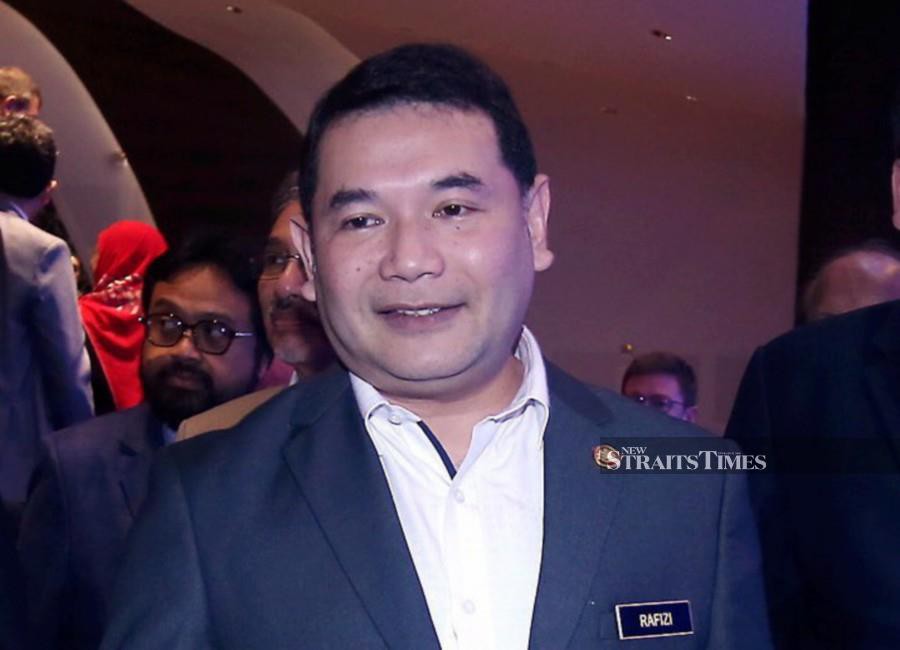 Economy Minister Rafizi Ramli said the government's Central Database Hub (Padu) will be operational and implemented in stages starting from January, and it would help the government as it formulated policies and programmes including and poverty eradication. -NSTP FILE/HAIRUL ANUAR RAHIM