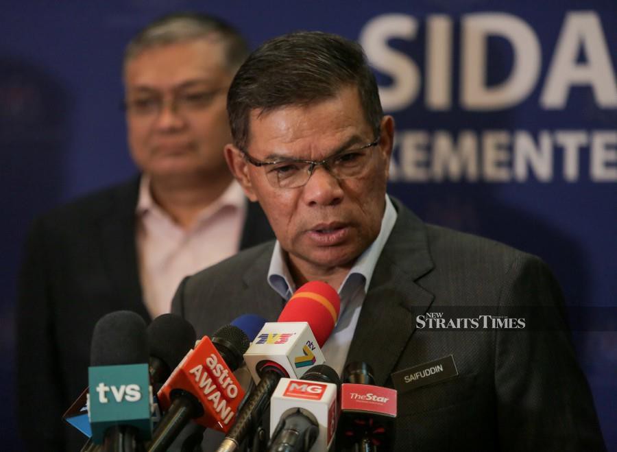 Home Minister Datuk Seri Saifuddin Nasution Ismail at Home Ministry’s monthly assembly. The Home Ministry has yet to receive a request from the Health Ministry to execute strict border control measures following the rise of Covid-19 cases. -NSTP/HAZREEN MOHAMAD