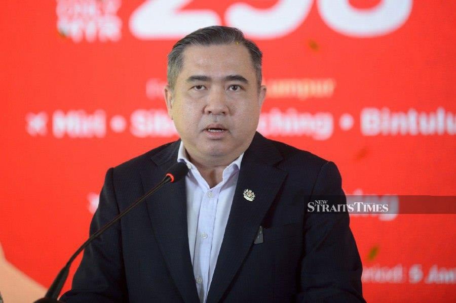 Transport Minister Anthony Loke has announced fixed fares for AirAsia flights to Sabah and Sarawak for the upcoming Chinese New Year, starting at RM298. -NSTP/AIZUDDIN SAAD