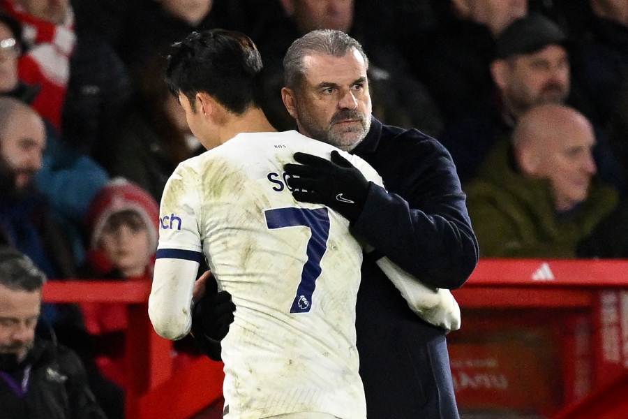 Tottenham Hotspur's Greek-Australian Head Coach Ange Postecoglou (right) embraces Tottenham Hotspur's South Korean striker #07 Son Heung-Min. -AFP/Oli SCARFF