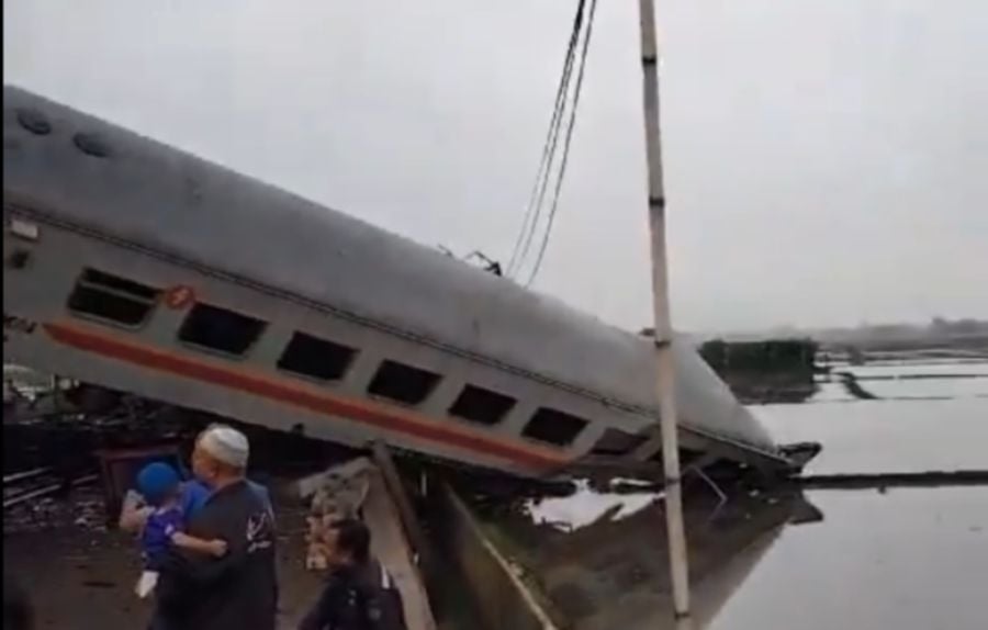 A screenshot from a video that has been circulating on the social platform X, showing derailed train carriages.