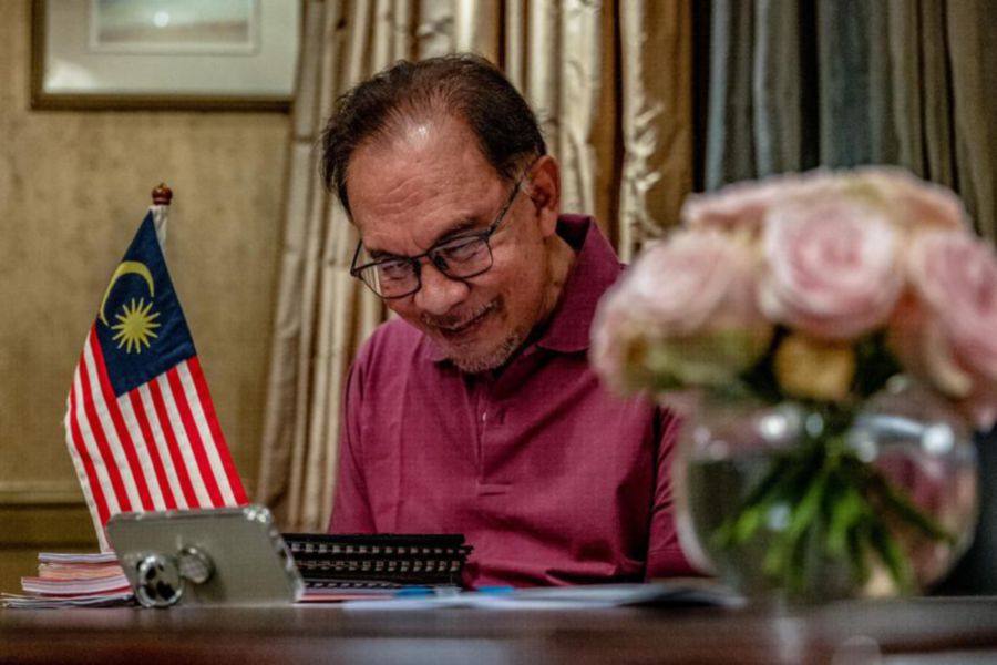 Prime Minister Datuk Seri Anwar Ibrahim phoned Pakistan's new prime minister, Shehbaz Sharif, to congratulate him on becoming the country's 24th prime minister. -PIC CREDIT: FACEBOOK/ANWAR IBRAHIM
