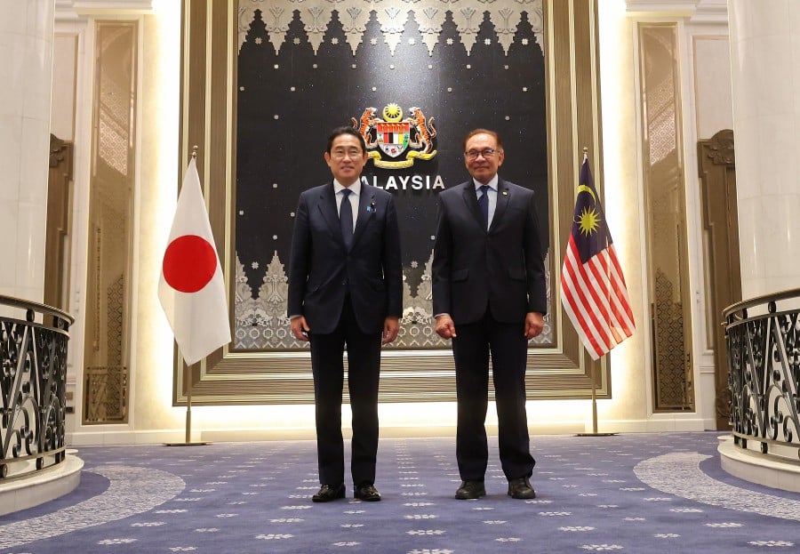 Japan Prime Minister Fumio Kishida (left) and Prime Minister Datuk Seri Anwar Ibrahim at Seri Perdana to discuss cooperation to strengthen bilateral relations.Japan has called for immediate action in accordance with the international law to put an end to the conflict between Palestine and Israel to prevent the on-going crisis from spilling over to other countries. -BERNAMA PIC