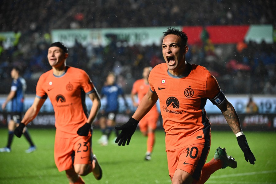 Inter Milan's Argentine forward #10 Lautaro Martinez (right) celebrates after scoring the team's first goal during the Italian Serie A football match between Atalanta and Inter Milan at the Gewiss Stadium in Bergamo. -AFP/Isabella BONOTTO