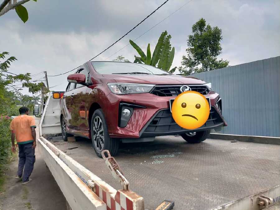 Nagakanni took to social media to express her frustration after her Perodua Bezza broke down less than eight hours after she received her car as well as having to pay the monthly loan of the vehicle. -PIC CREDIT: FACEBOOK/NAGAKANNI SUBRAMANIAM