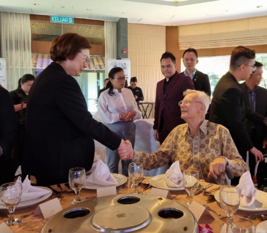 Sabah Tourism, Culture and Environment minister Datuk Christina Liew (left) was greeting the late butterfly expert Dr Stephen Sutton (seated) at the official unveiling of Kinabalu Birdwing as the State butterfly of Sabah in Oct 2, 2023. -PIC COURTESY OF DATUK CHRISTINA LIEW