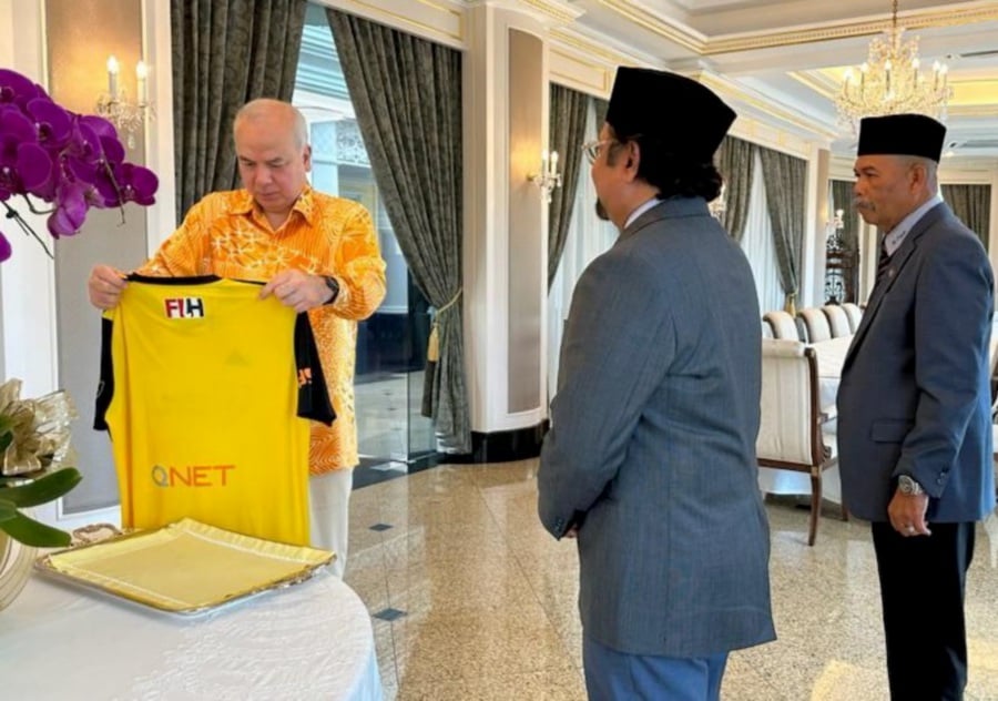Sultan of Perak, Sultan Nazrin Muizzuddin Shah (left) with the national jersey in Ipoh on Thursday.