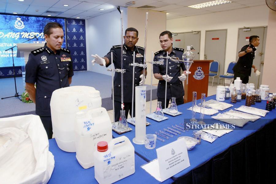 Police raided a container allegedly used as a drug processing lab in Kampung Bukit Cerakah, Klang. Police believed the illegal activity had been ongoing for over two months on a piece of land initially leased for processing oil. -NSTP/FAIZ ANUAR 