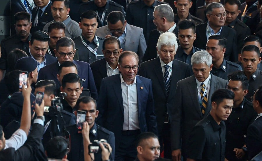 Prime Minister Datuk Seri Anwar Ibrahim at the Defence Services Asia (DSA) and National Security (Natsec) Asia 2024 exhibitions. -BERNAMA PIC