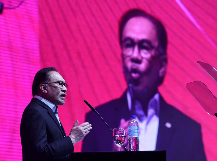 Prime Minister Datuk Seri Anwar Ibrahim speaks at the launch of Malaysian Digital Expo 2023 Grand Finale. Anwar said the government will provide further explanation on the proposed constitutional amendments resolving the issue of citizenship to avoid pushback including from the government members of Parliament. -BERNAMA PIC